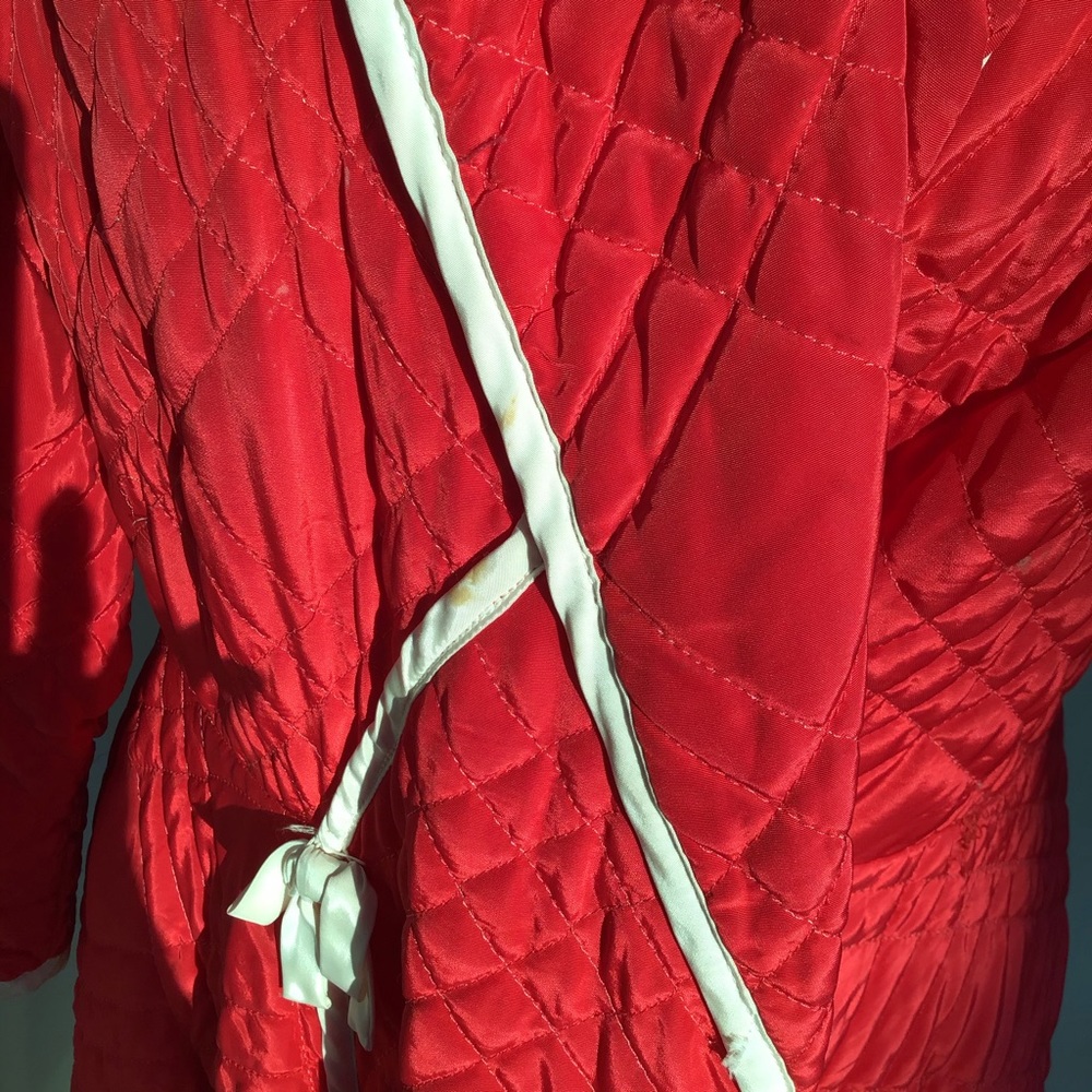 Vintage Raymond Red Quilted Robe - Picture 4 of 10